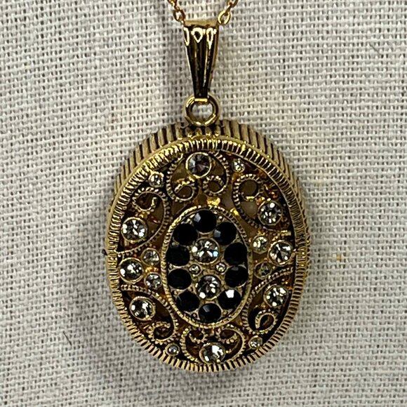 Vintage Vanity Fair Gold Tone Oval Locket Watch Necklace With Rhinestones - Picture 2 of 7